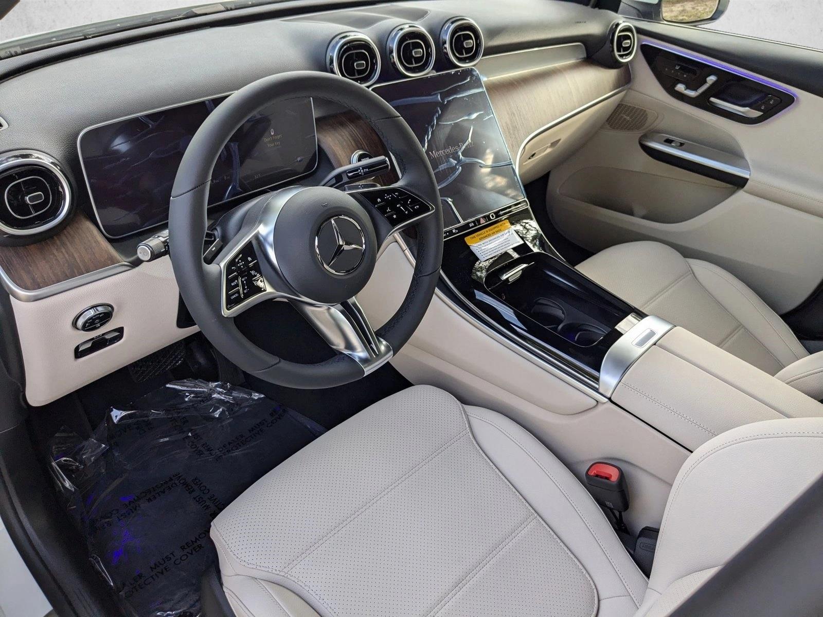 2025 Mercedes Benz GLC 300 photo 3