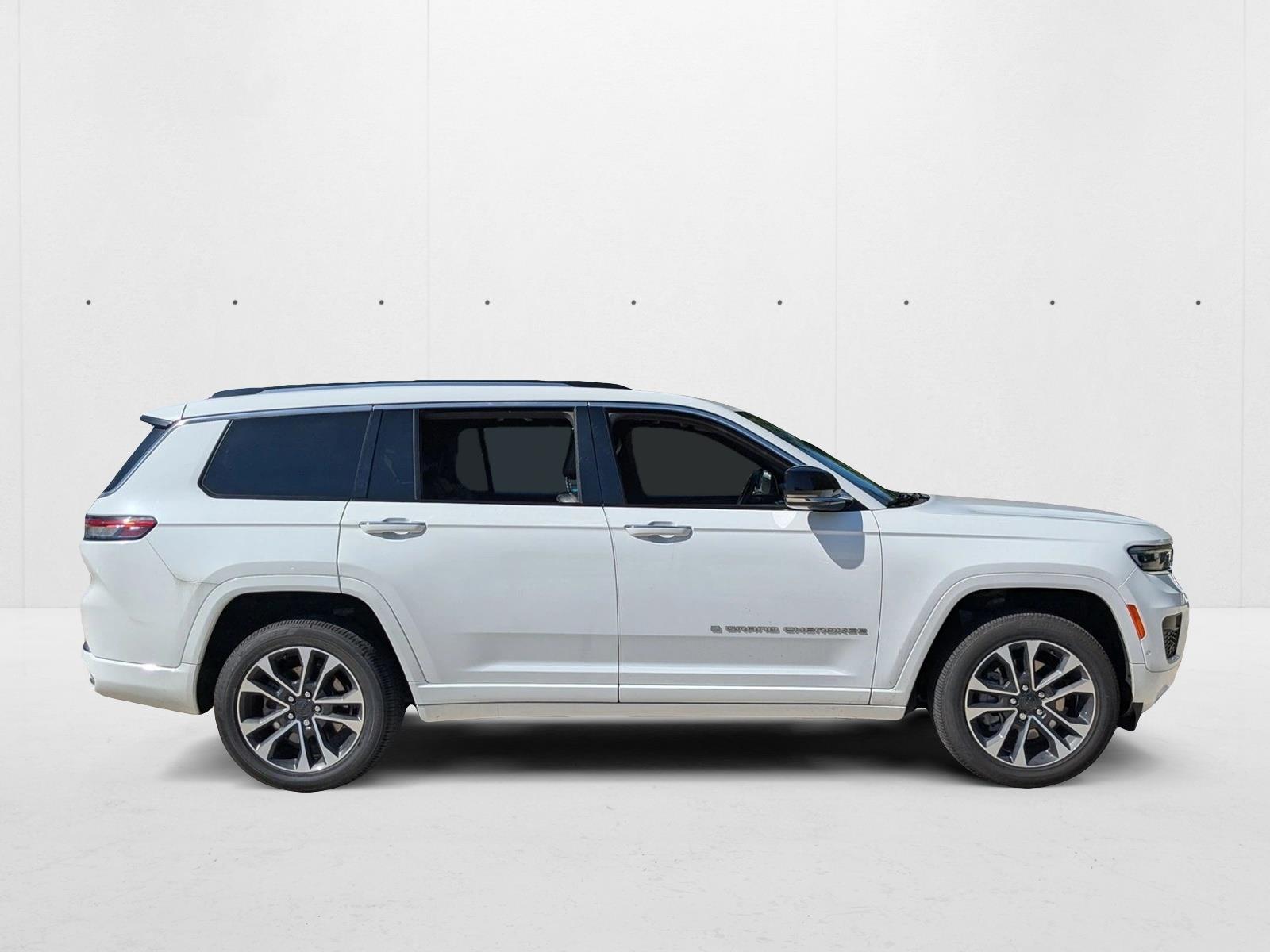 2022 Jeep Grand Cherokee Overland photo 4