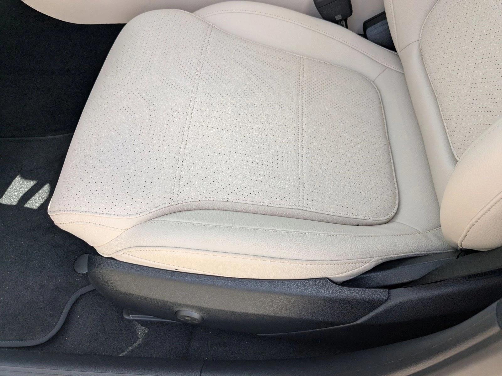 2025 Mercedes Benz C 300 Sedan photo 4