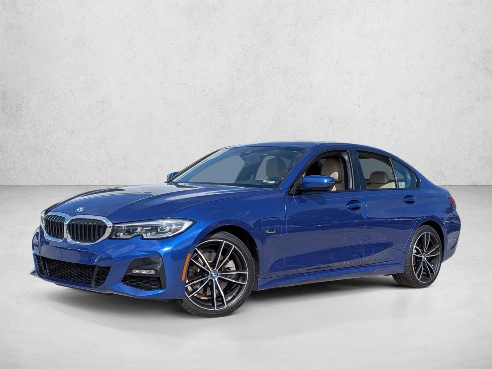 2022 BMW 3 Series 330e Sedan's photo