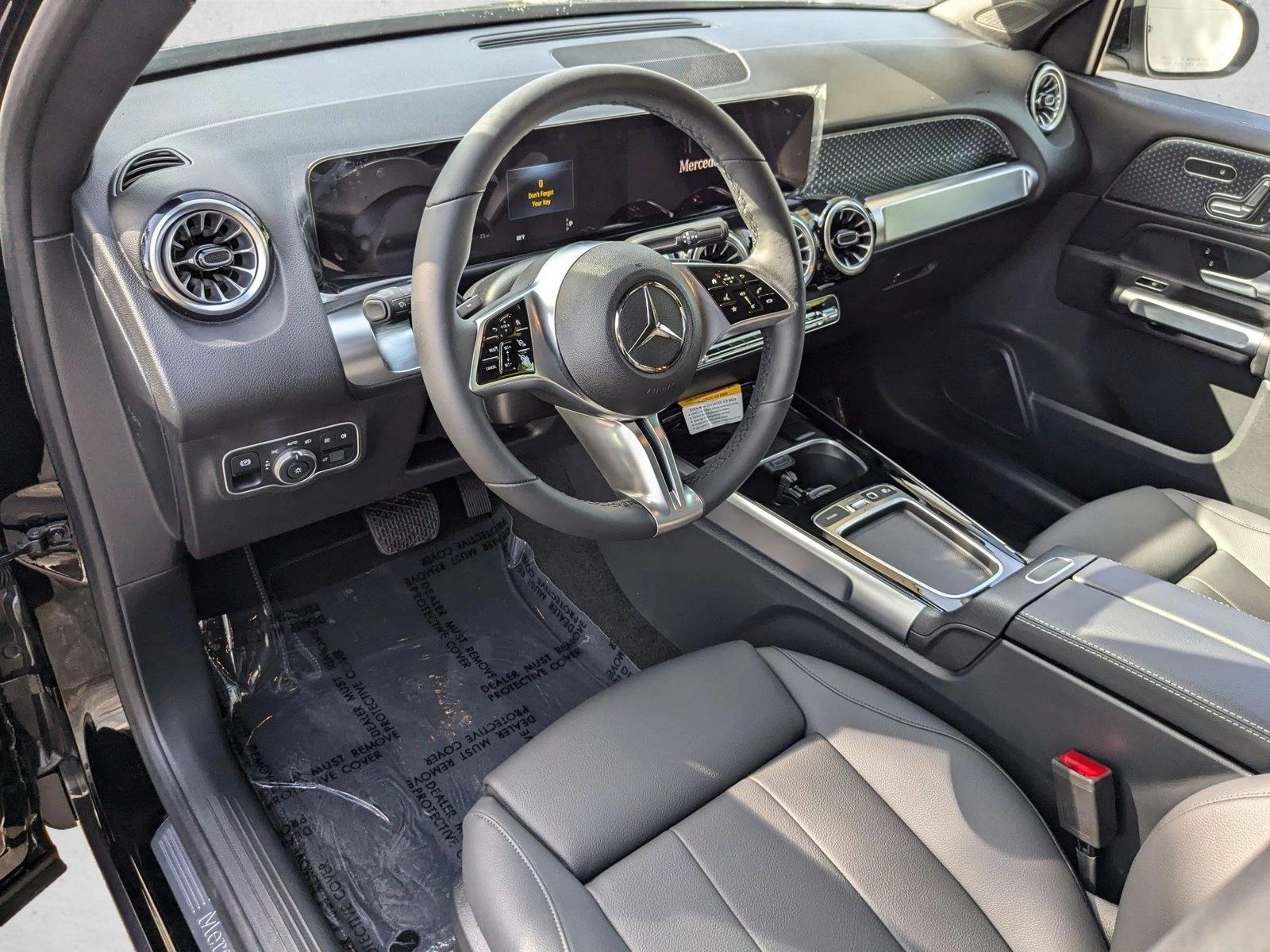 2025 Mercedes Benz GLB 250 photo 3