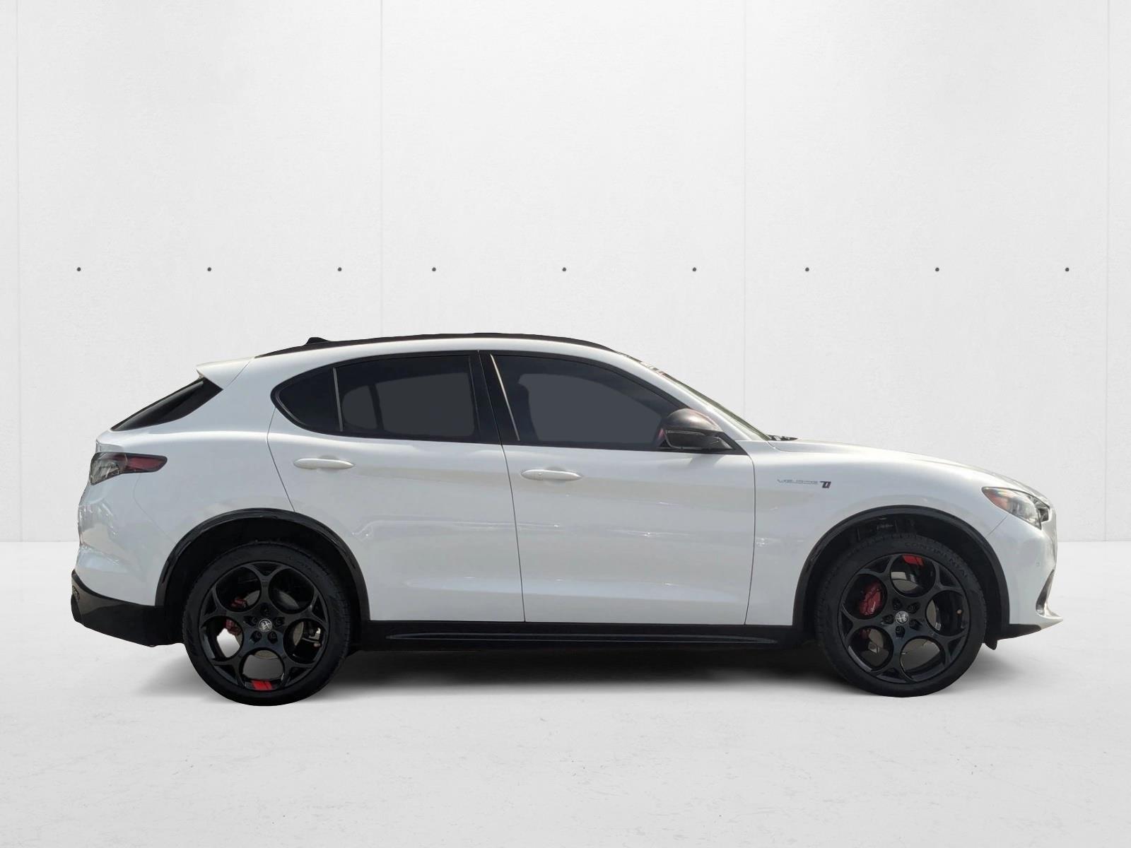 2024 Alfa Romeo Stelvio Ti photo 3