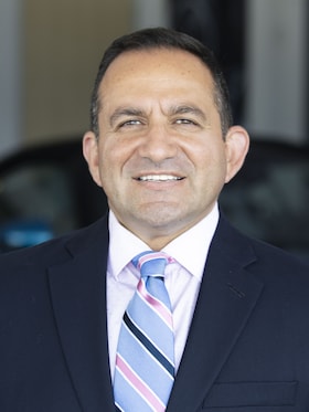 Staff member Reza Kharazi from ID_8b0808f2bc58