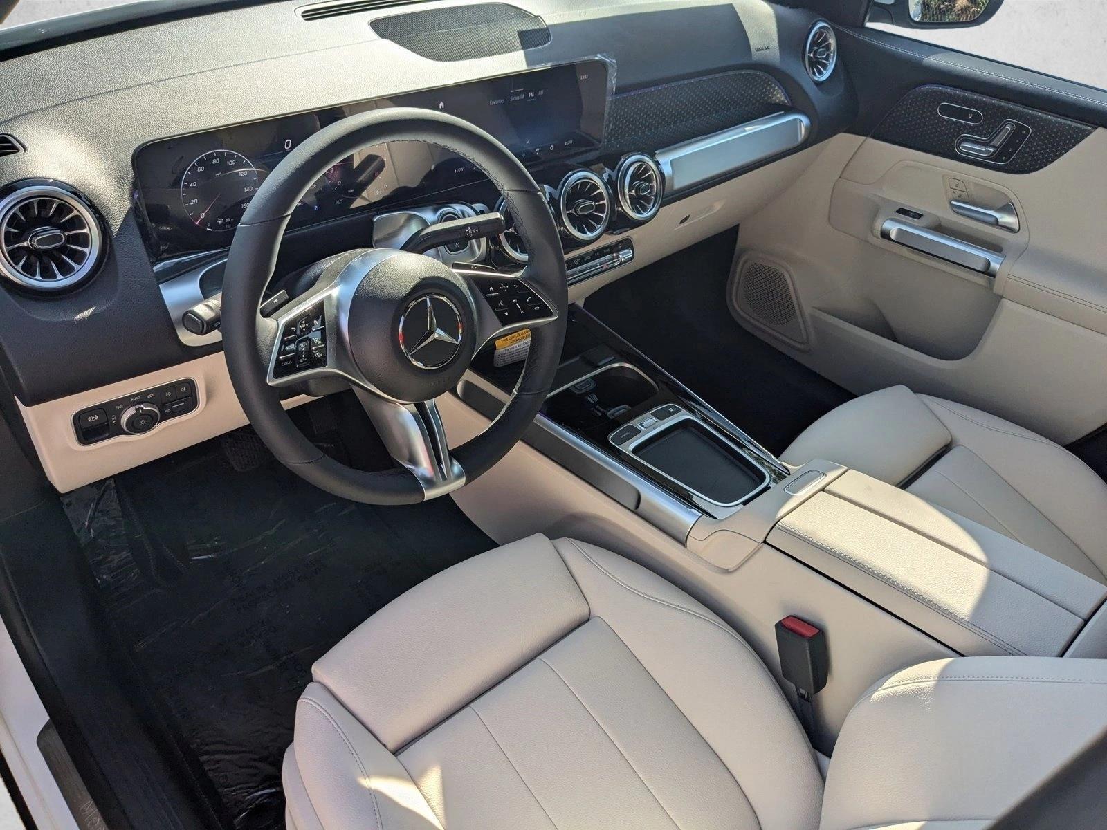 2025 Mercedes Benz GLB 250 photo 3