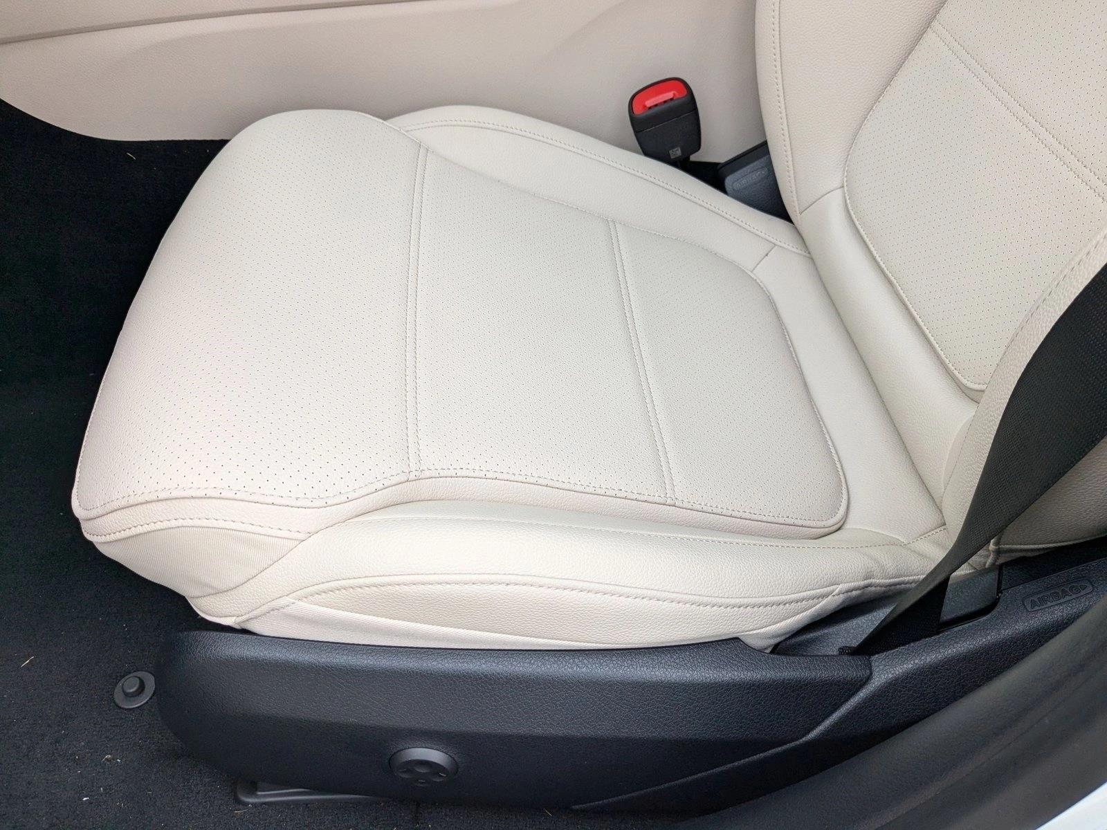 2025 Mercedes Benz C 300 Sedan photo 4