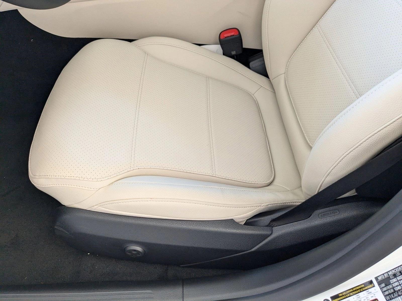 2025 Mercedes Benz C 300 Sedan photo 4
