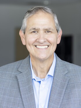 Staff member Richard Suarez from ID_5c0cb70785c1