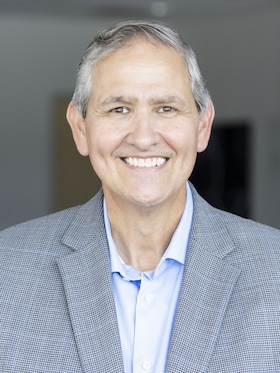 Staff member Richard Suarez from ID_5c0cb70785c1