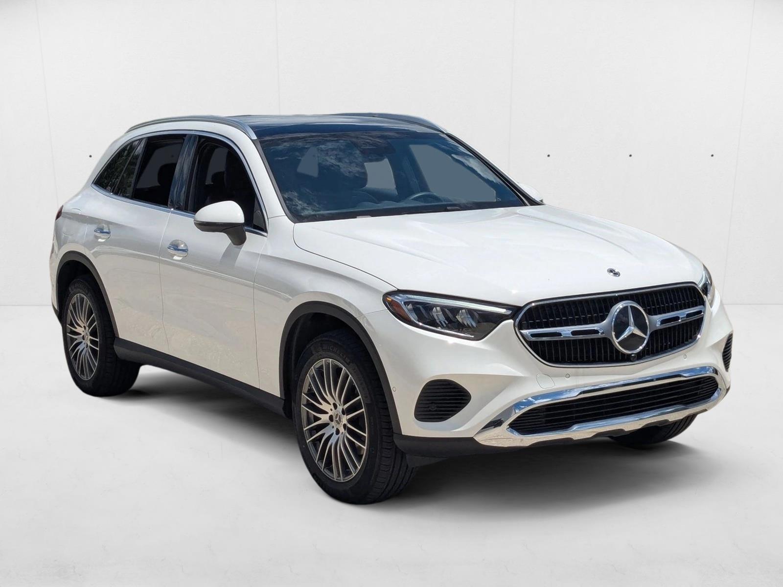 2025 Mercedes Benz GLC 300 photo 3