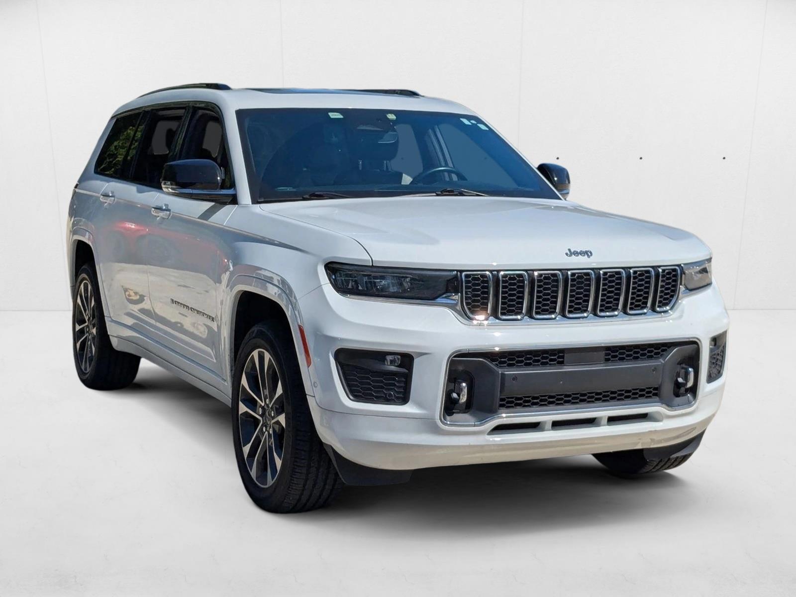 2022 Jeep Grand Cherokee Overland photo 3