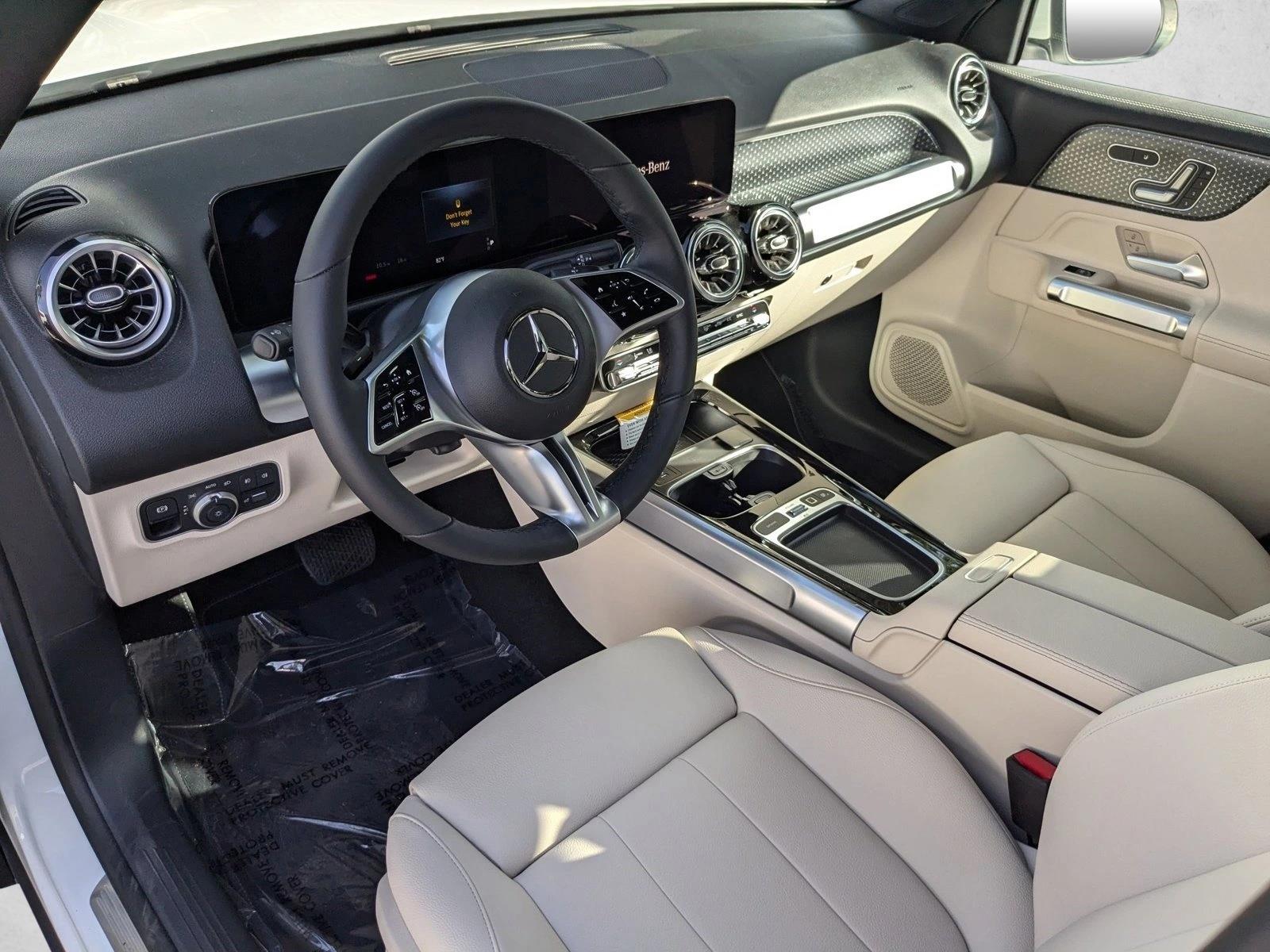 2025 Mercedes Benz GLB 250 photo 3