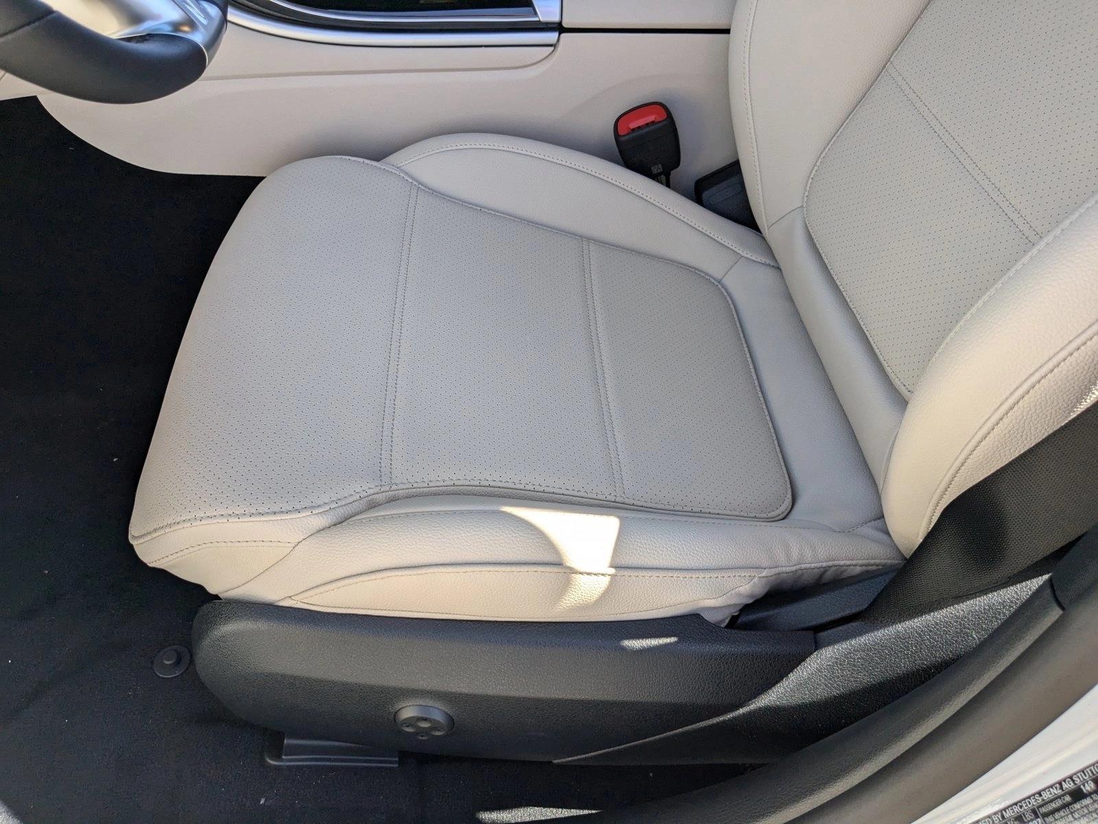 2025 Mercedes Benz C 300 Sedan photo 4