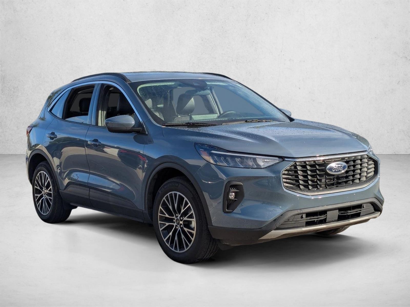 2023 Ford Escape photo 3