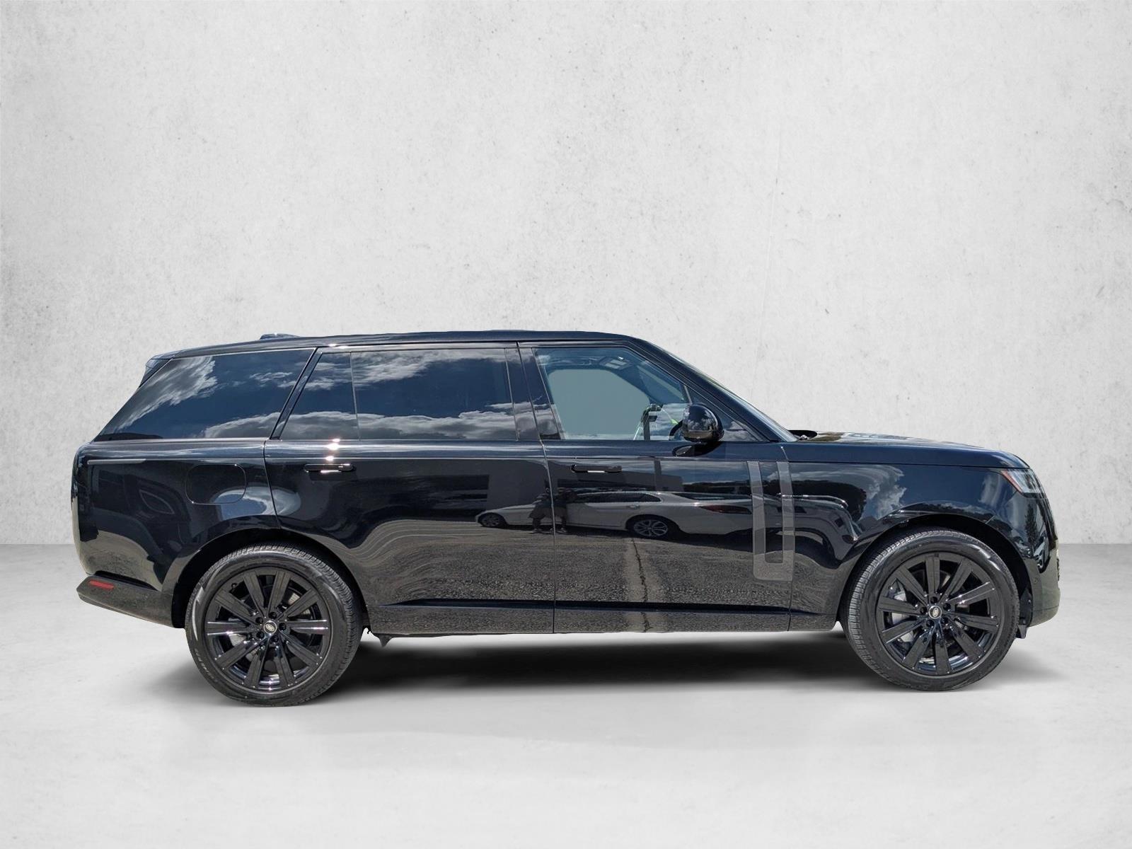2023 Land Rover Range Rover SE photo 2