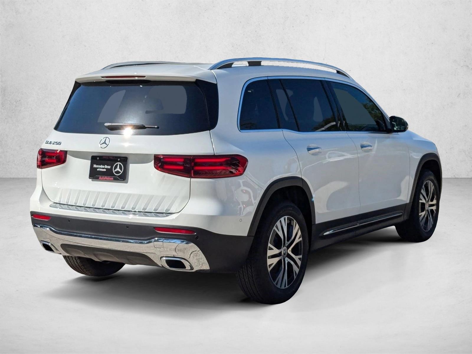 2025 Mercedes Benz GLB 250 photo 2