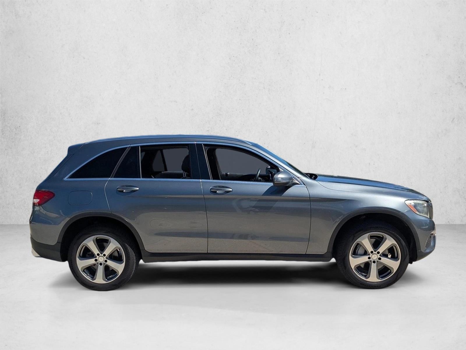 2017 Mercedes Benz GLC 300 photo 4