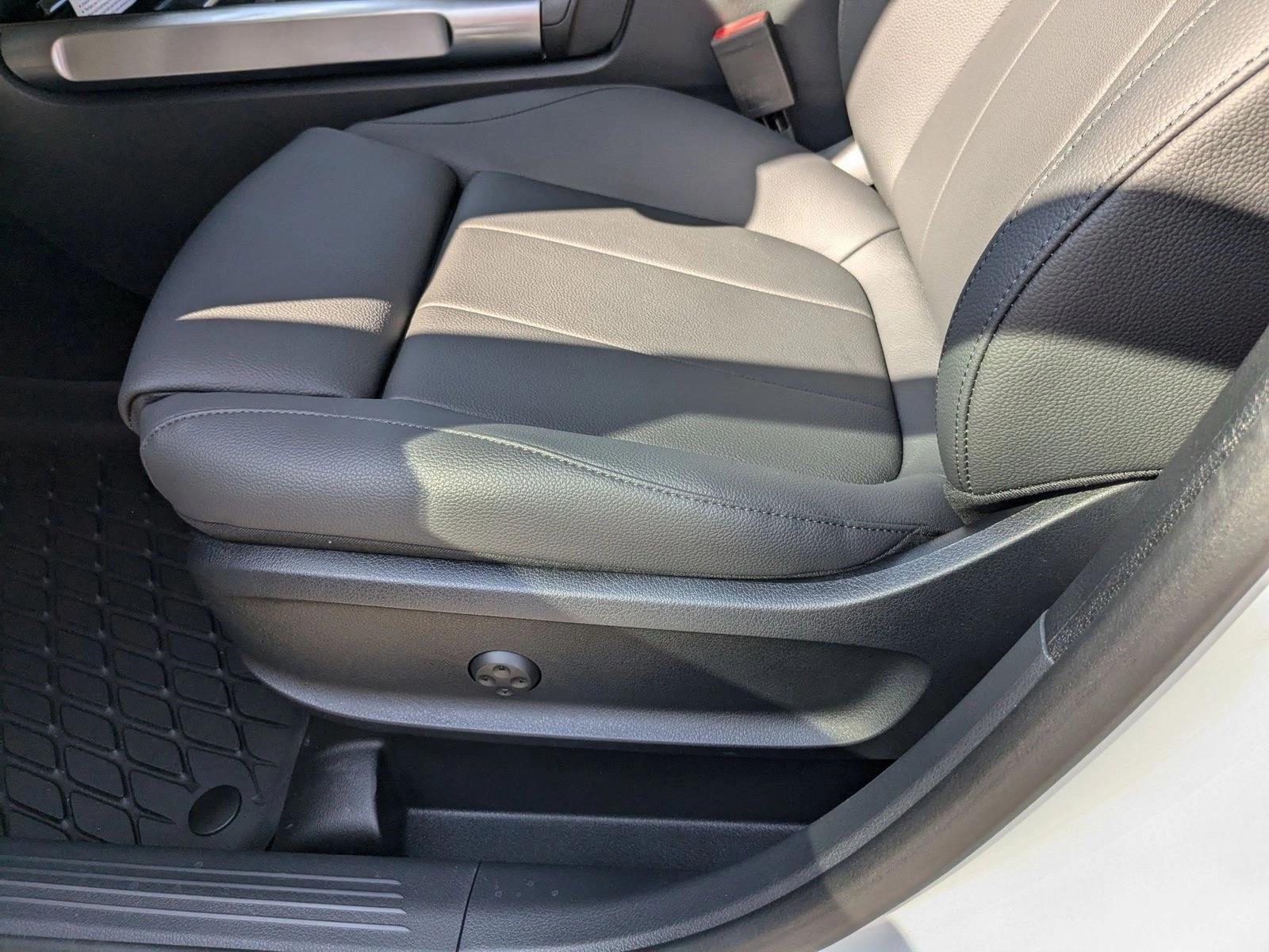2025 Mercedes Benz GLB 250 photo 4