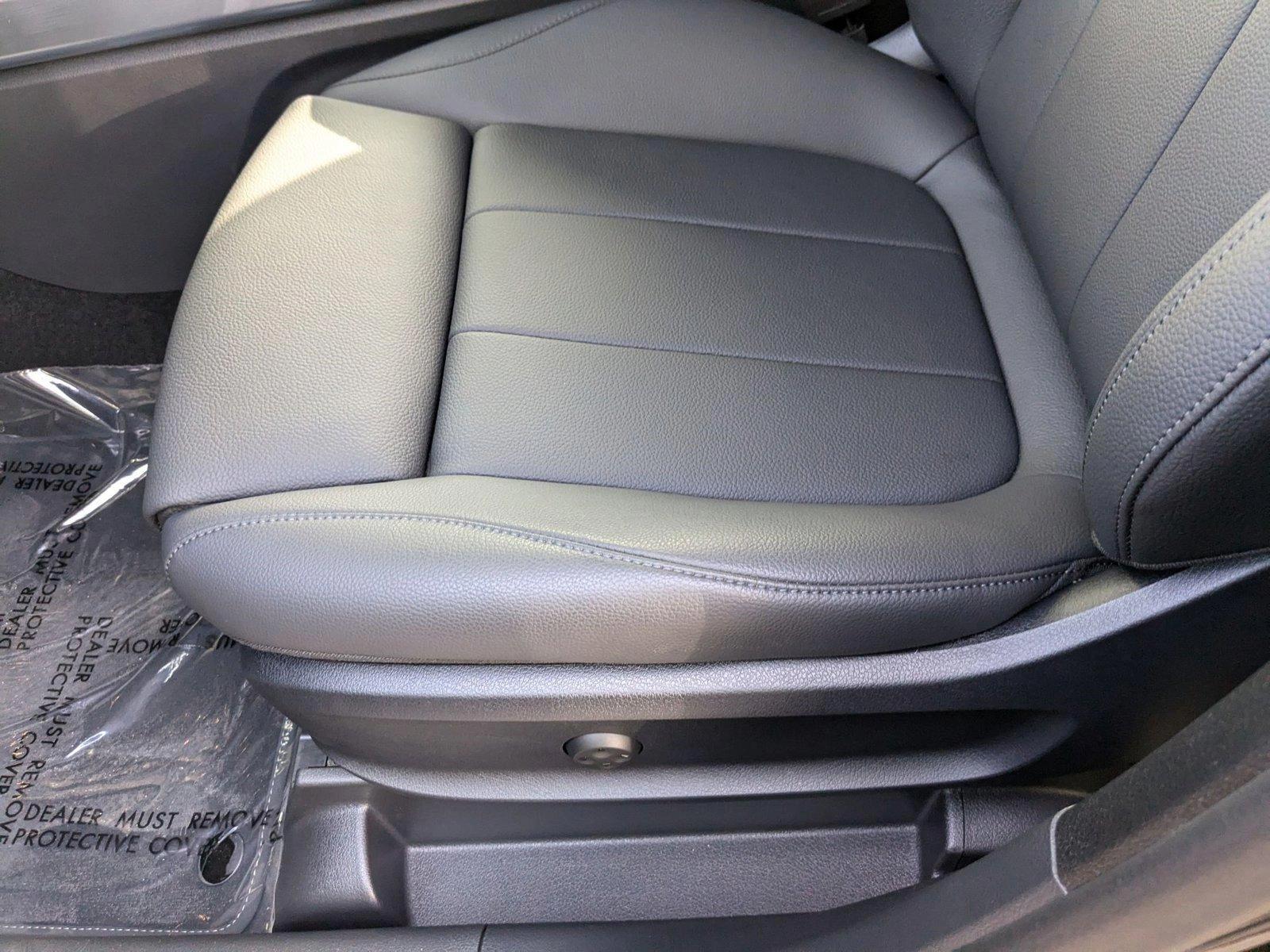 2025 Mercedes Benz GLB 250 photo 3