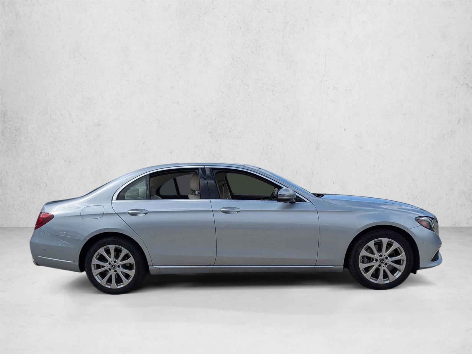 2018 Mercedes Benz E 300 Sedan photo 4