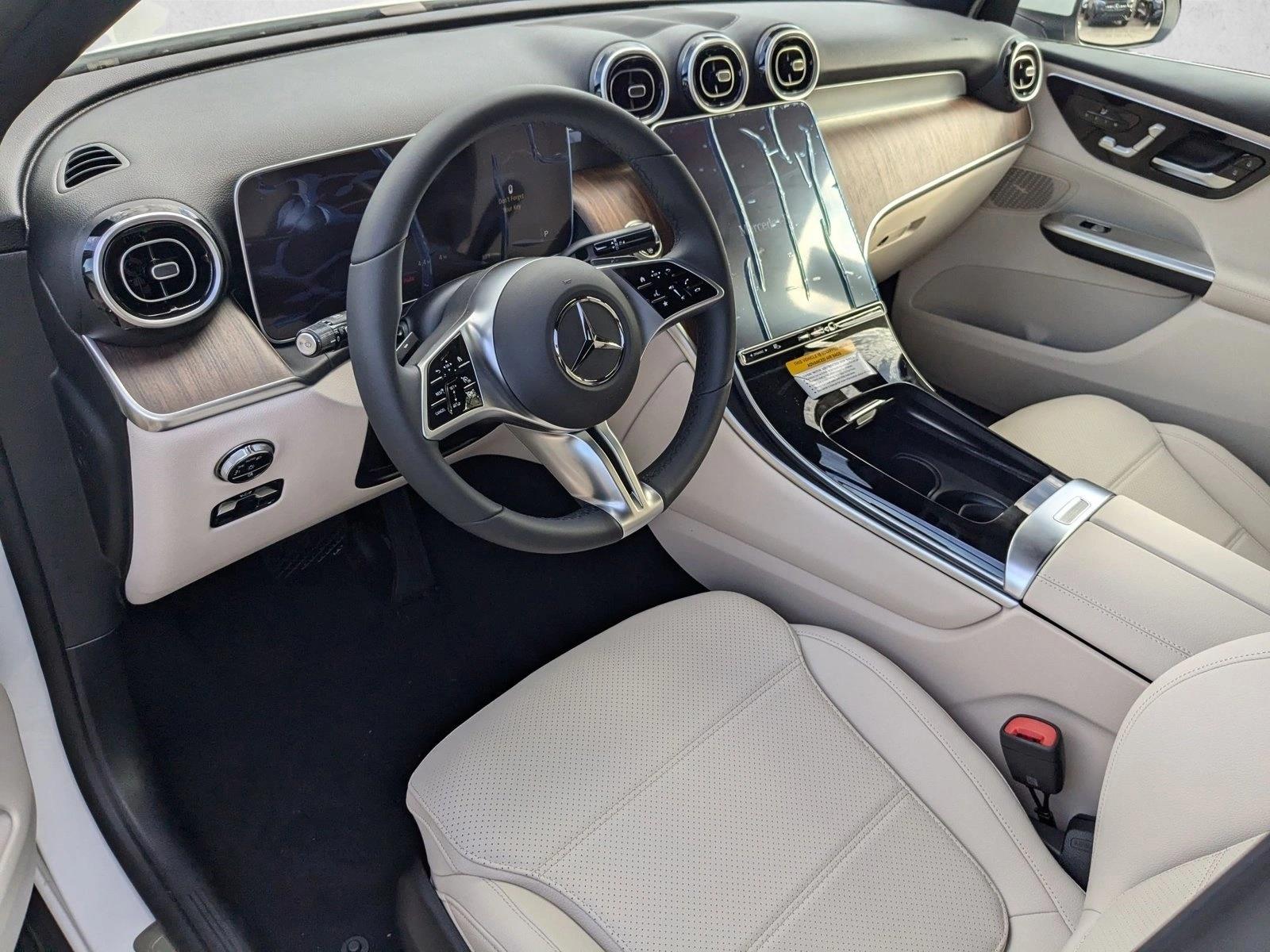 2025 Mercedes Benz GLC 300 photo 3