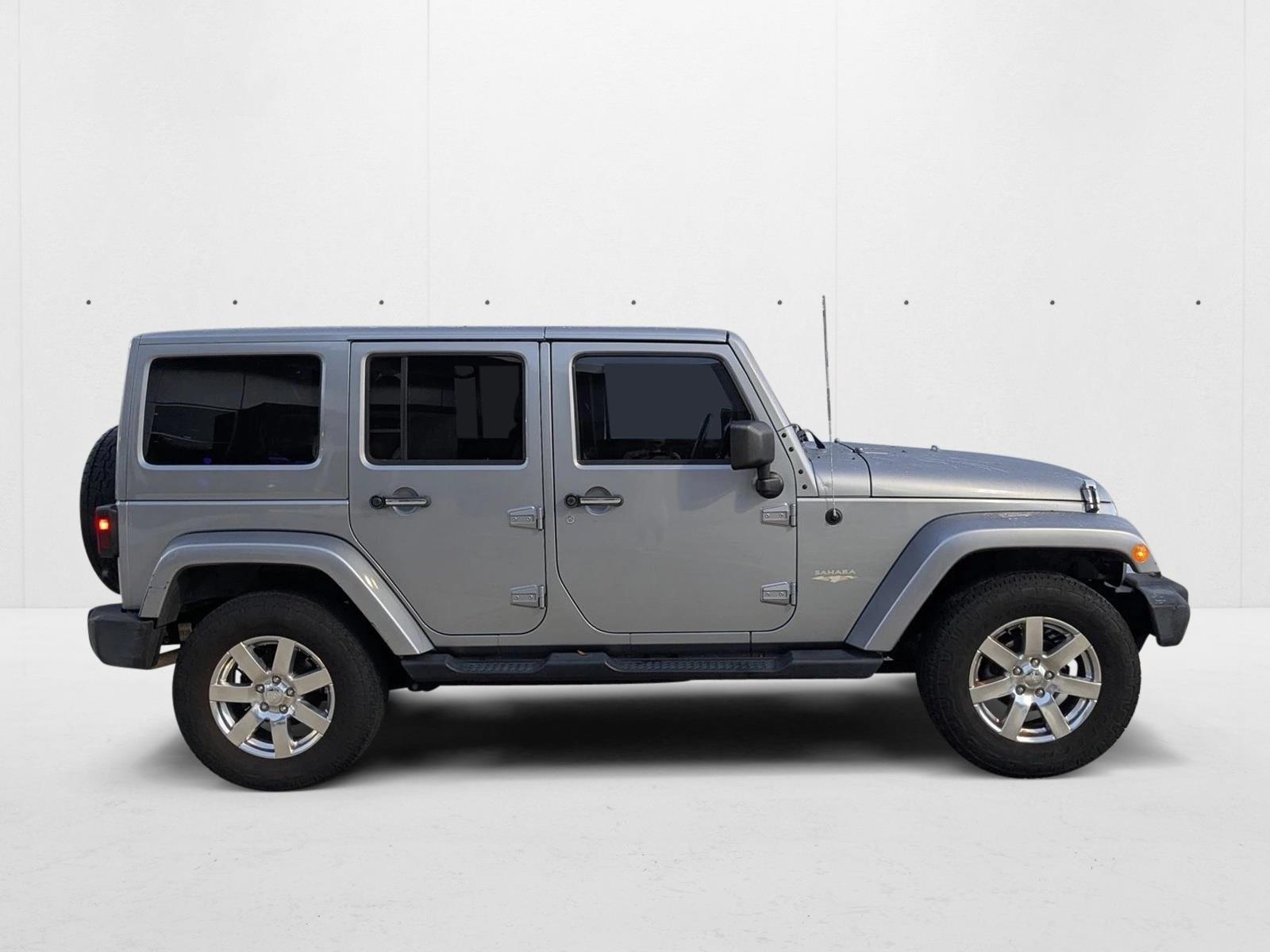 2013 Jeep Wrangler Unlimited Sahara photo 4