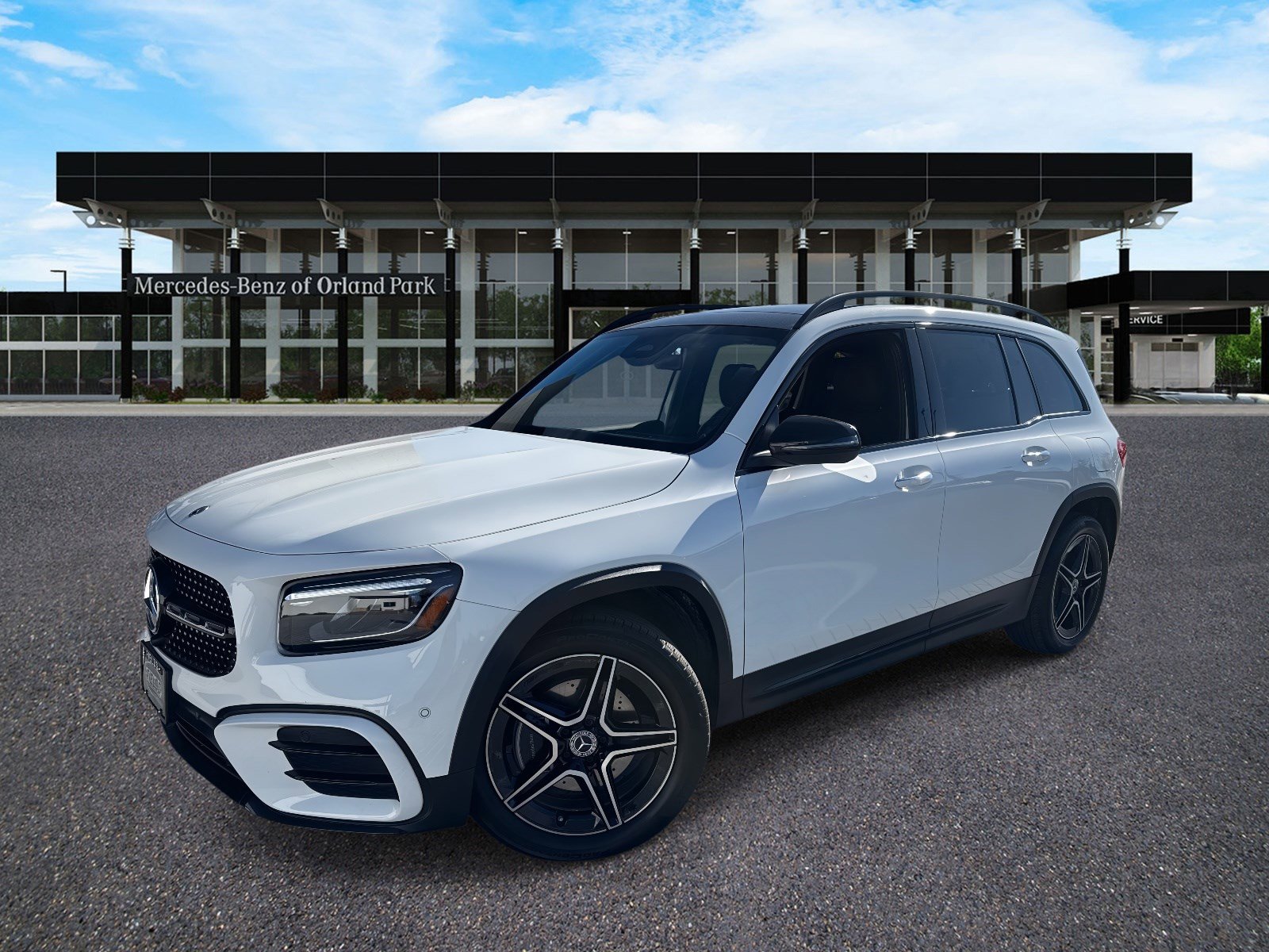 2025 Mercedes-Benz GLB Base's photo