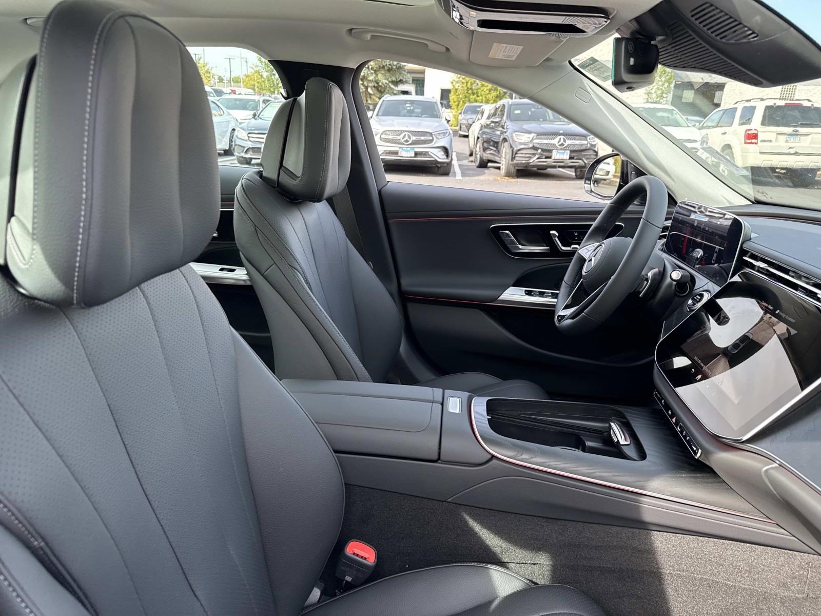 2026 Mercedes Benz E 450 4MATIC photo 4