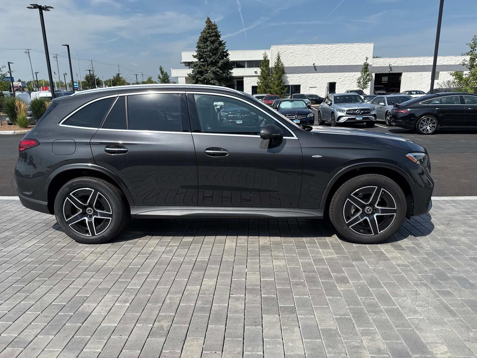 2025 Mercedes Benz GLC 350e 4MATIC photo 3