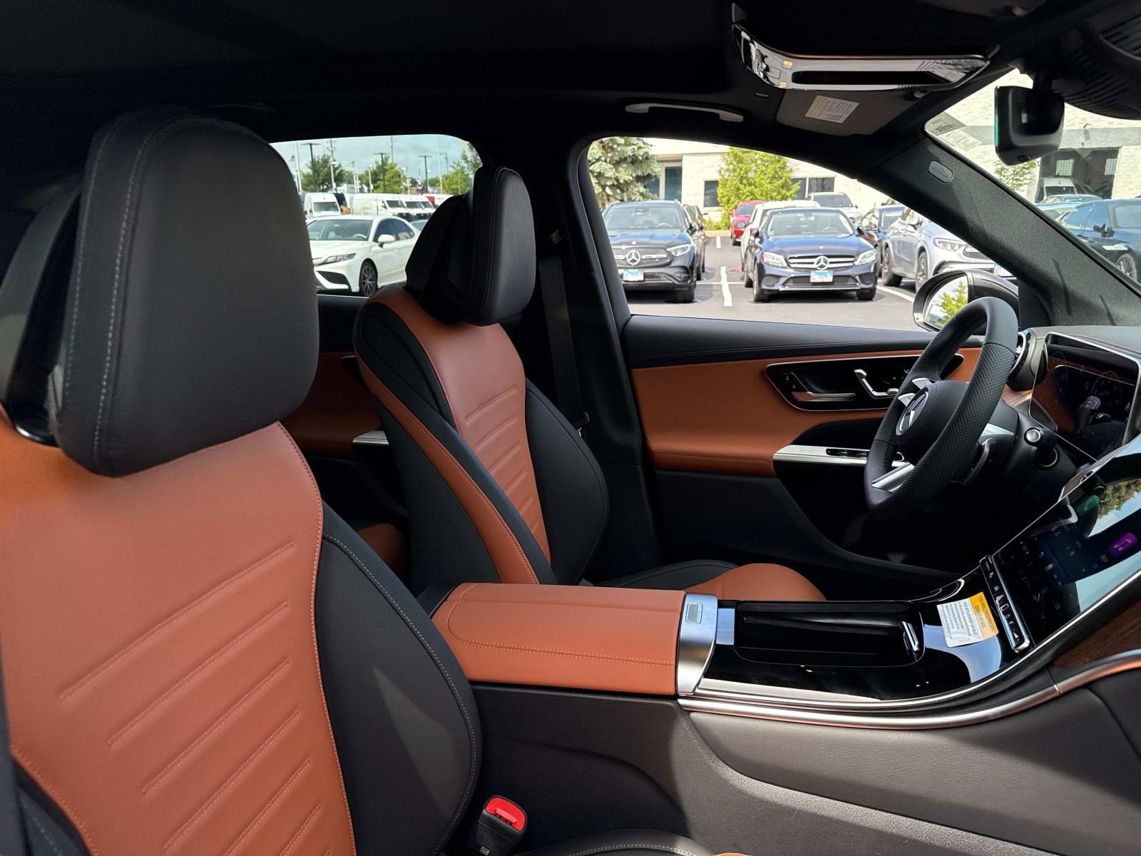 2025 Mercedes Benz GLC 300 4MATIC photo 4