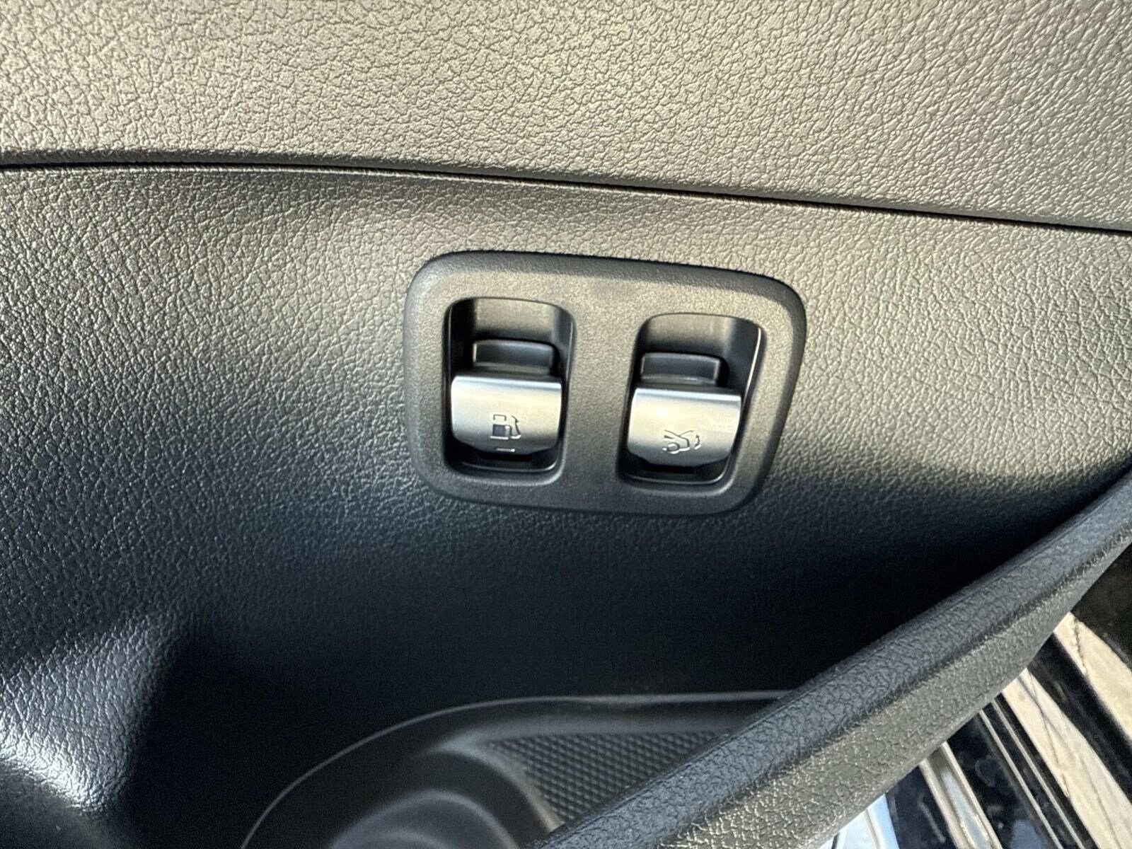 2026 MERCEDES-BENZ C-CLASS - Image 25