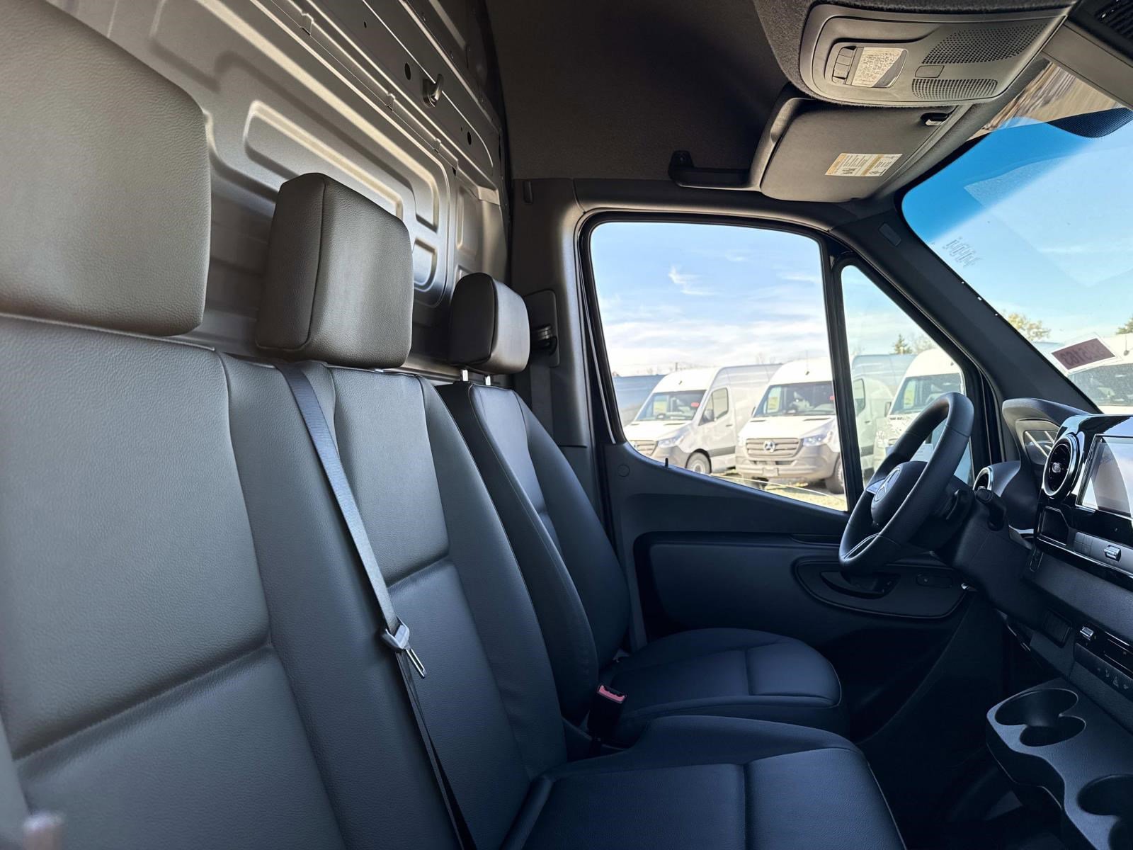 2025 MERCEDES-BENZ SPRINTER - Image 4