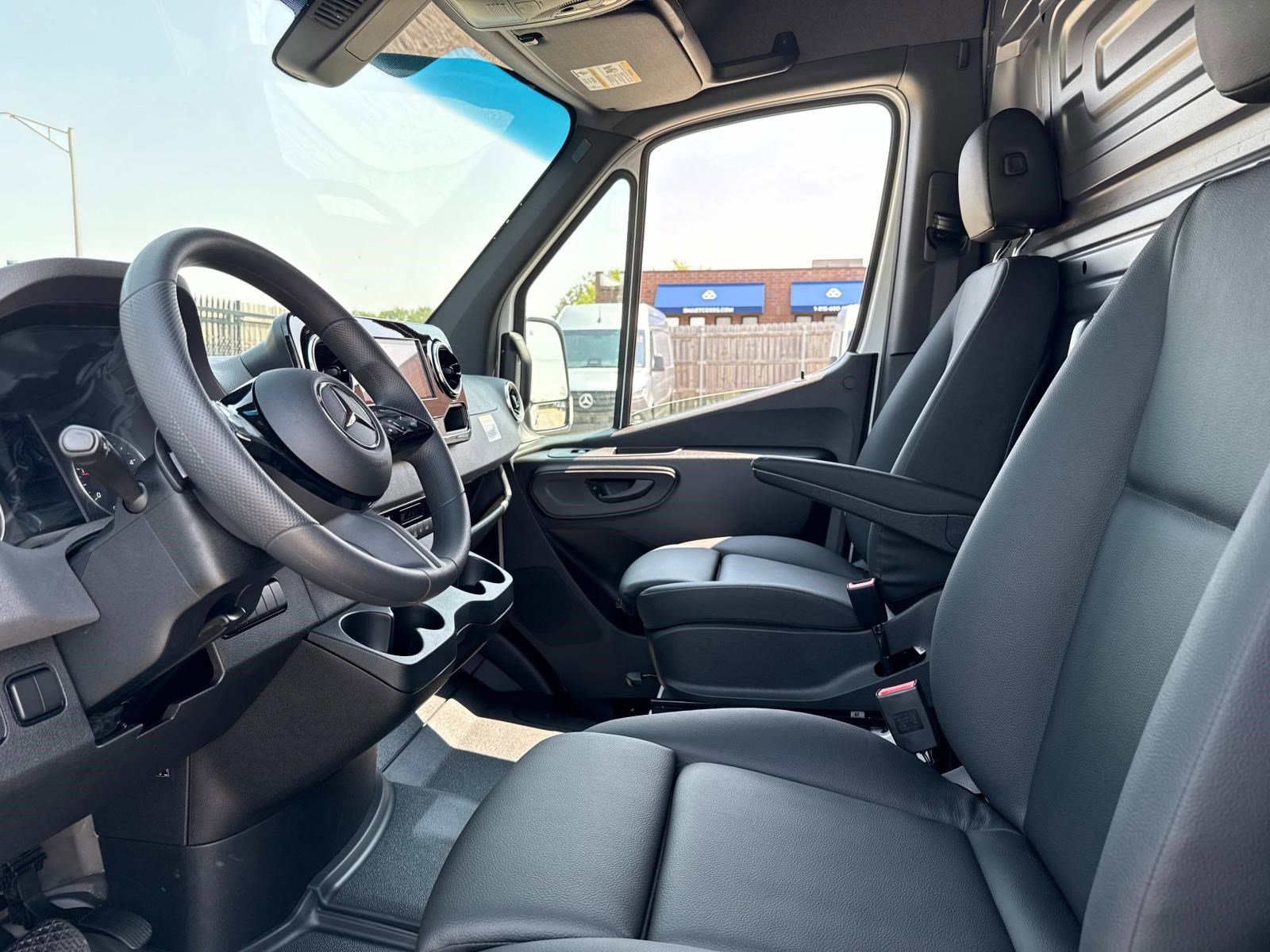 2025 MERCEDES-BENZ SPRINTER - Image 25
