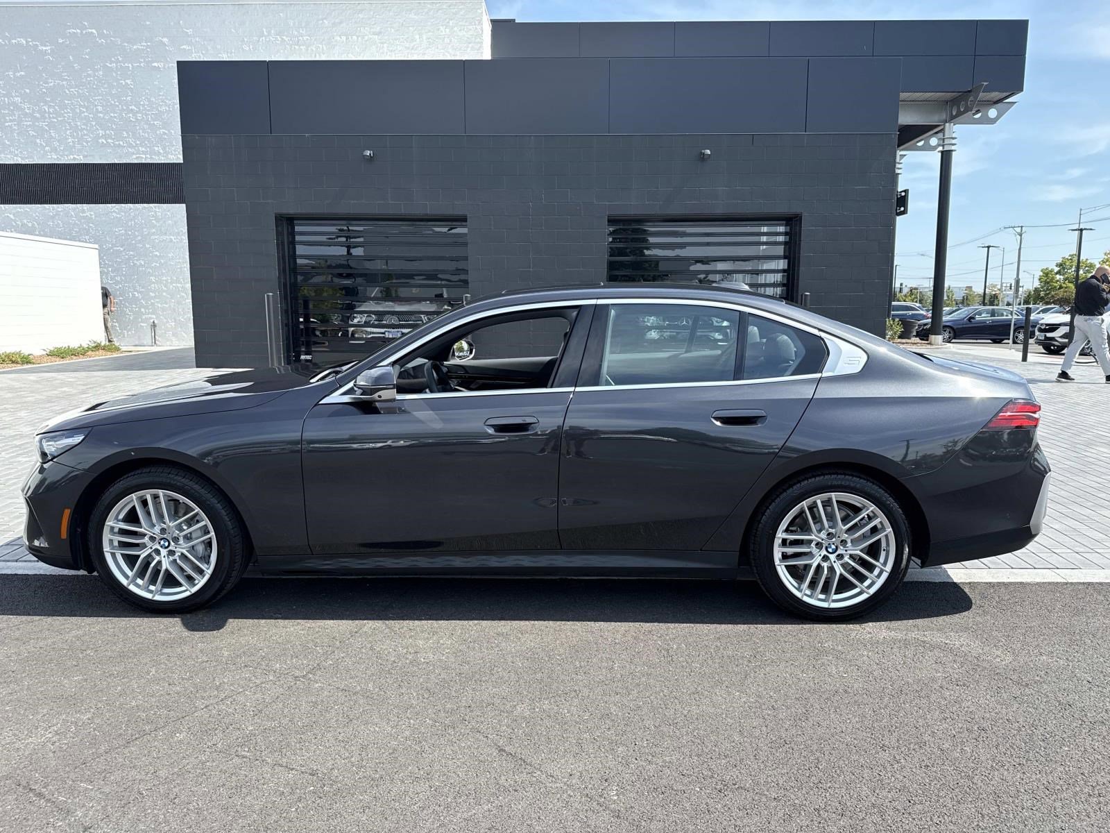 2024 Bmw 530i xDrive photo 2