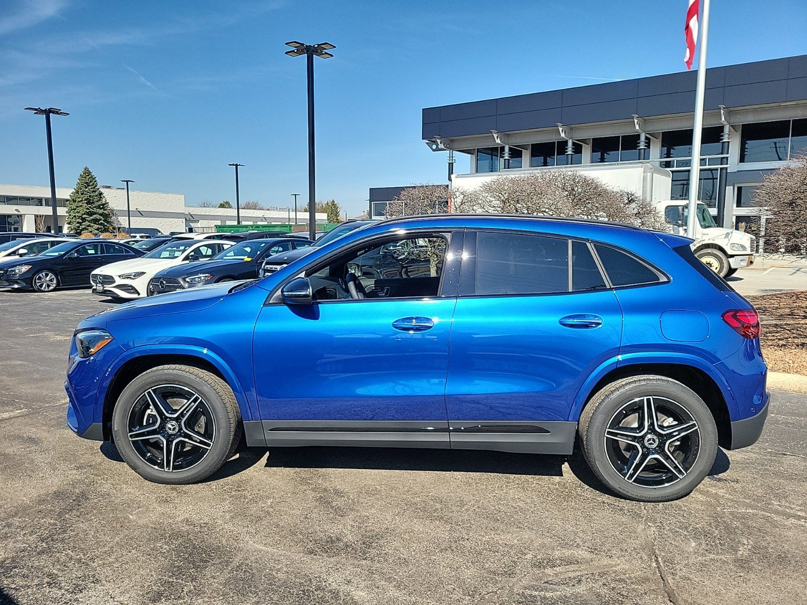 2025 Mercedes Benz GLA 250 4MATIC photo 2