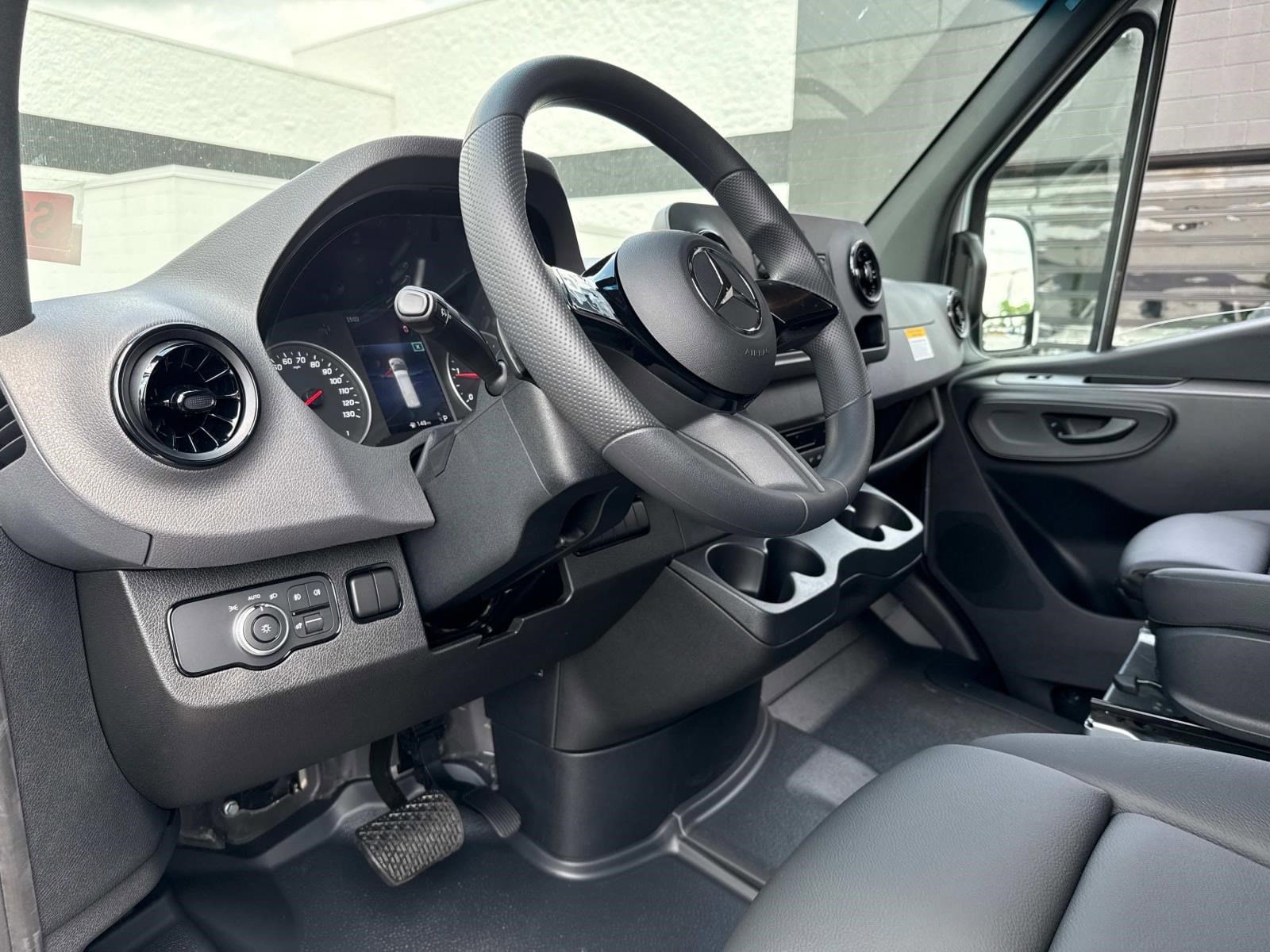 2025 MERCEDES-BENZ SPRINTER - Image 23