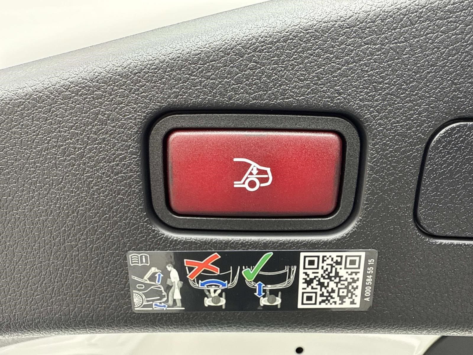 2026 MERCEDES-BENZ CLE - Image 12