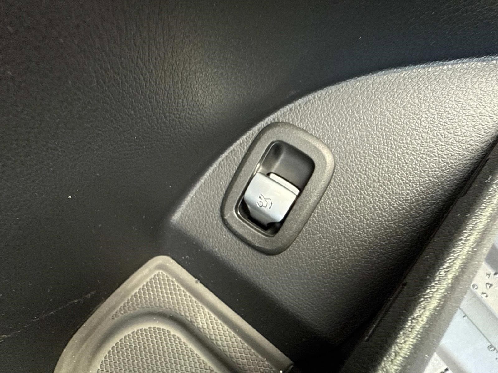 2025 MERCEDES-BENZ GLC-CLASS - Image 27