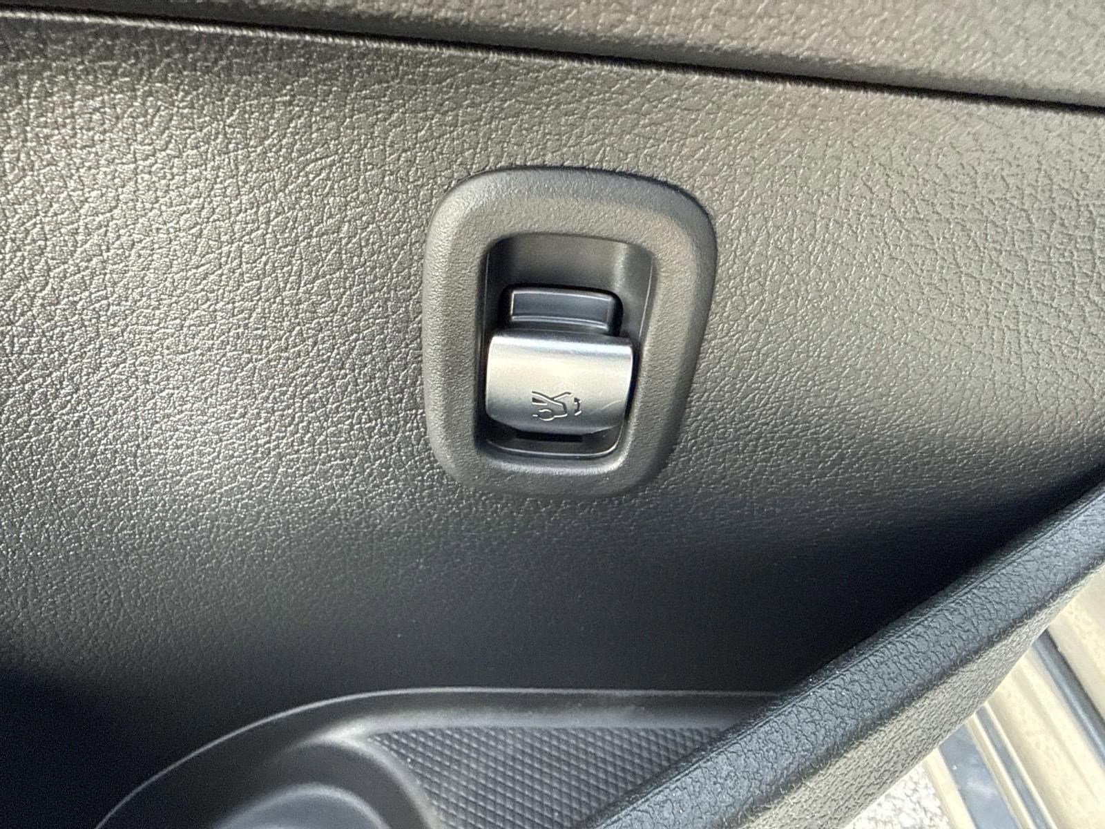 2026 MERCEDES-BENZ C-CLASS - Image 25