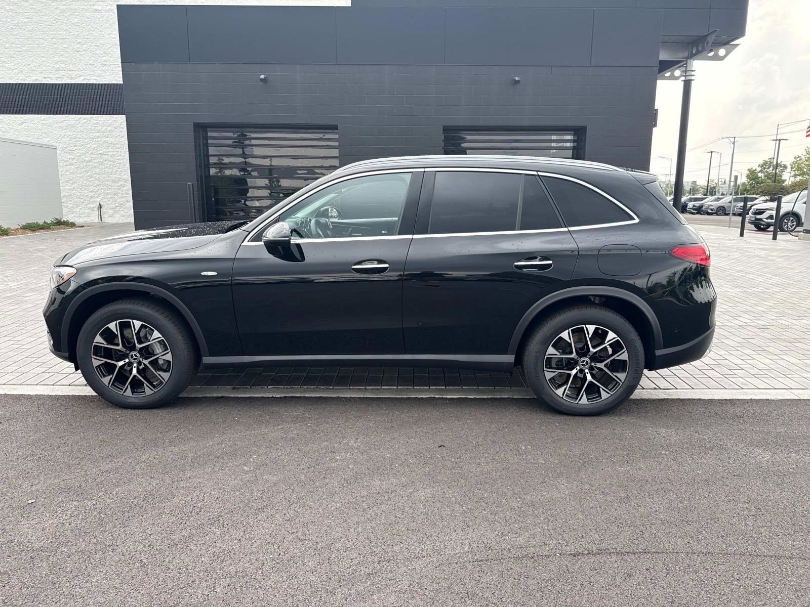 2025 MERCEDES-BENZ GLC-CLASS - Image 9