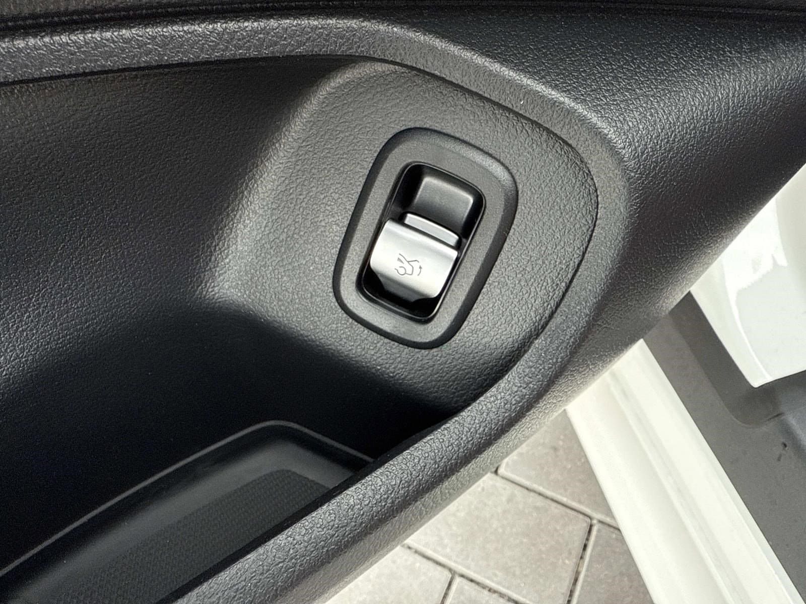 2026 MERCEDES-BENZ CLE - Image 18