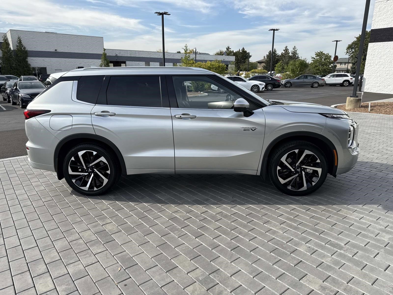 2024 Mitsubishi Outlander PHEV SEL photo 4