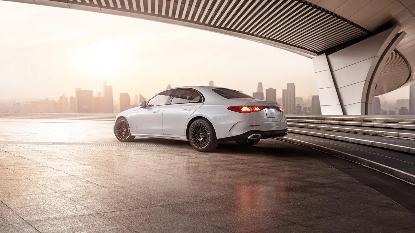 2025-mercedes-benz-E-SEDAN-lamping.png