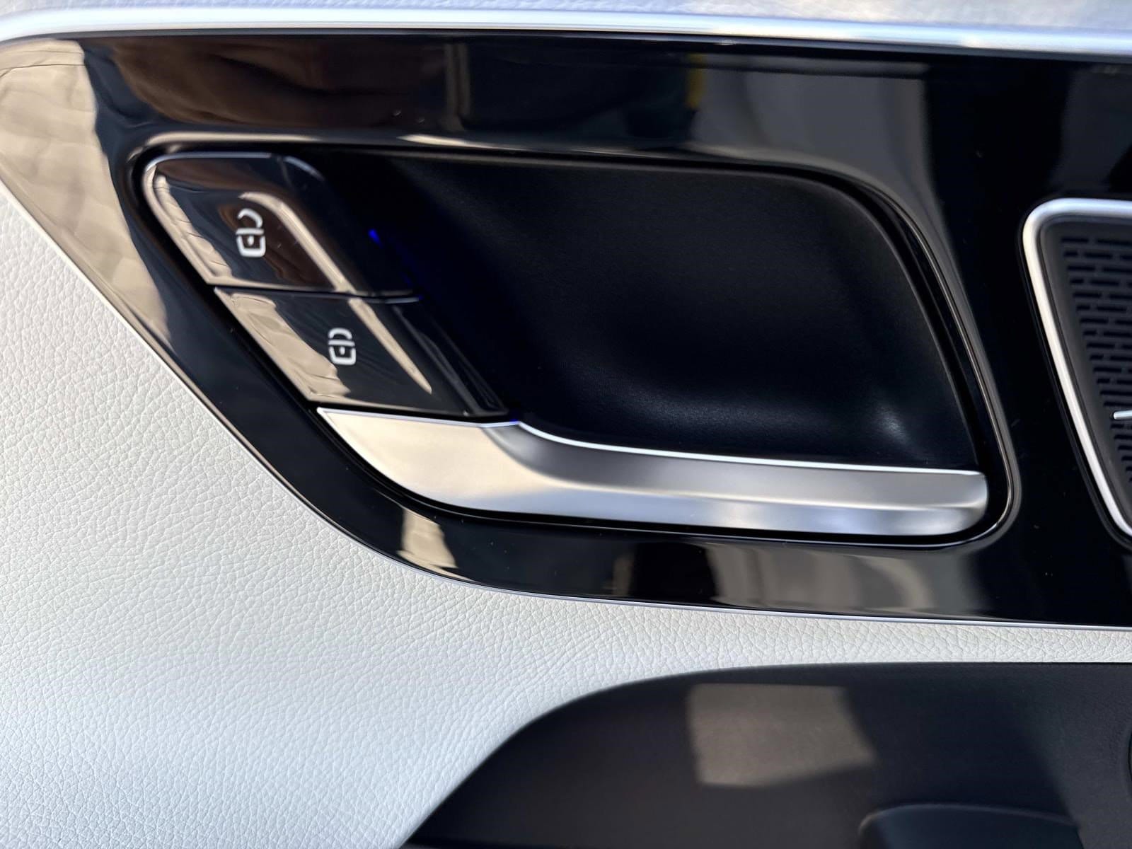 2026 MERCEDES-BENZ GLC-CLASS - Image 17