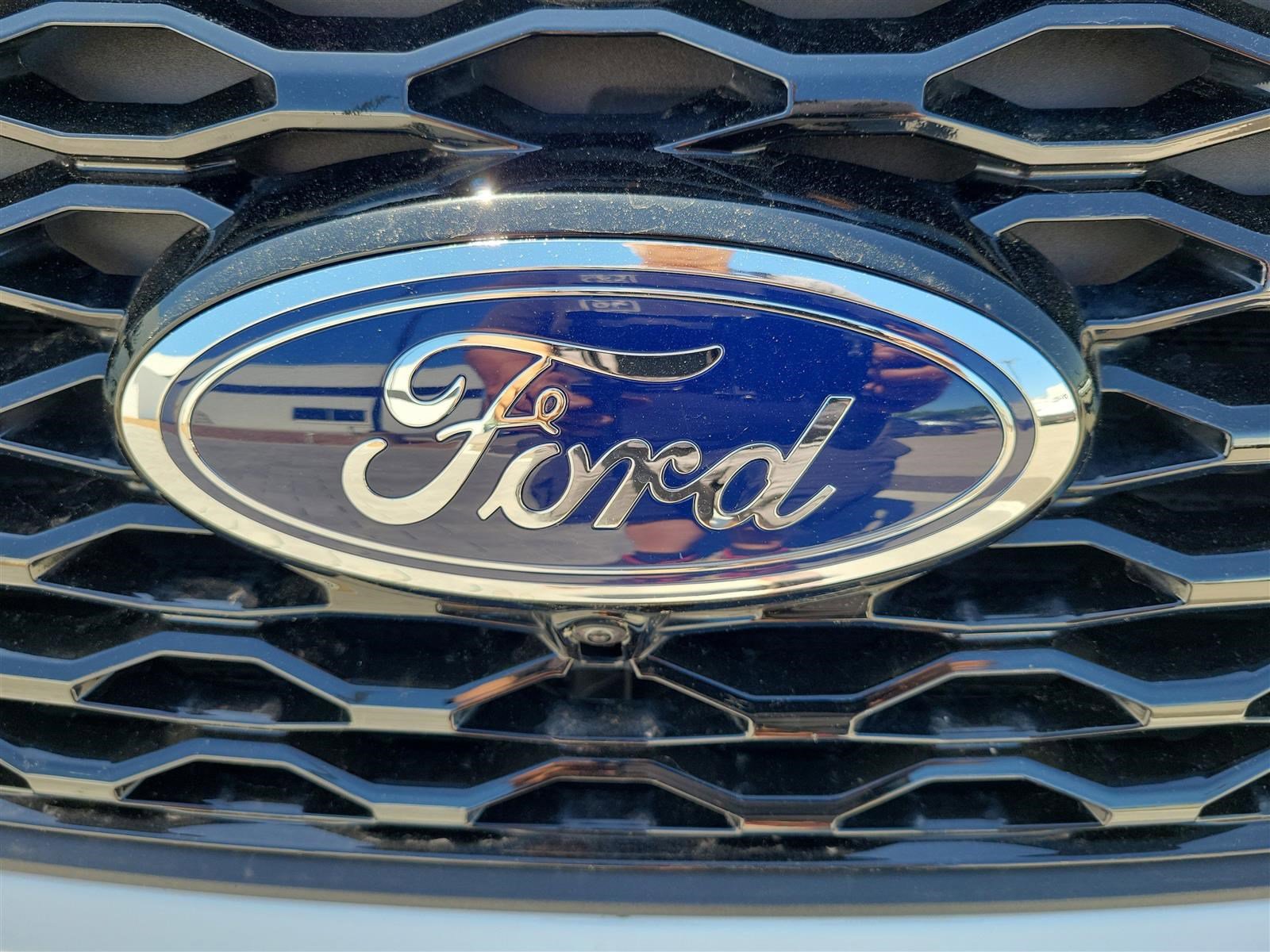 2023 Ford Explorer ST photo 4