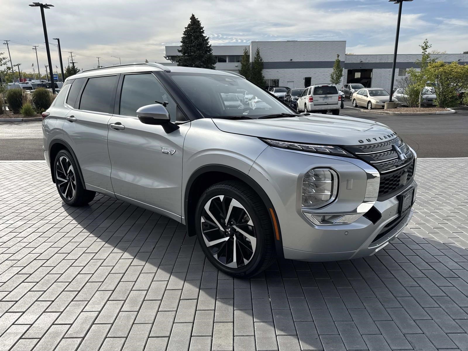 2024 Mitsubishi Outlander PHEV SEL photo 3