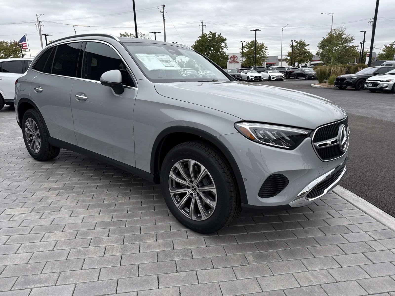 2026 Mercedes Benz GLC 300 4MATIC photo 2