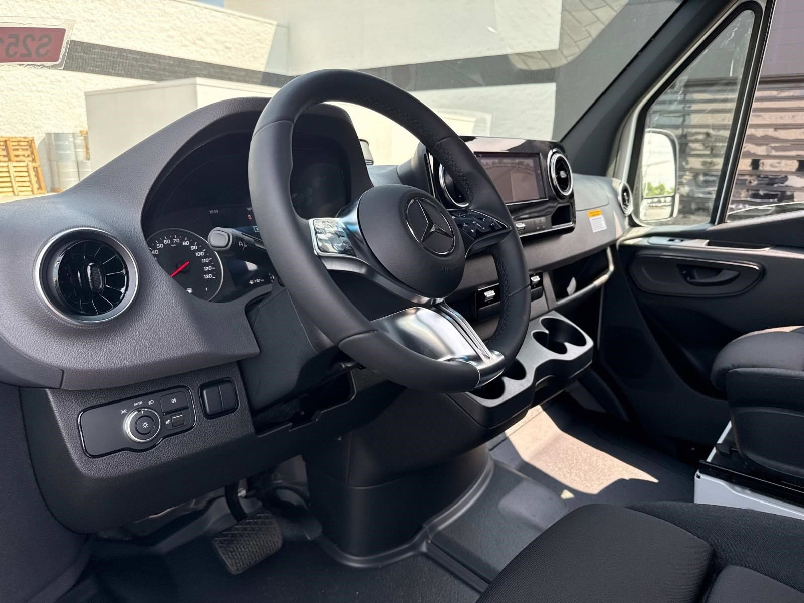 2025 MERCEDES-BENZ SPRINTER - Image 23