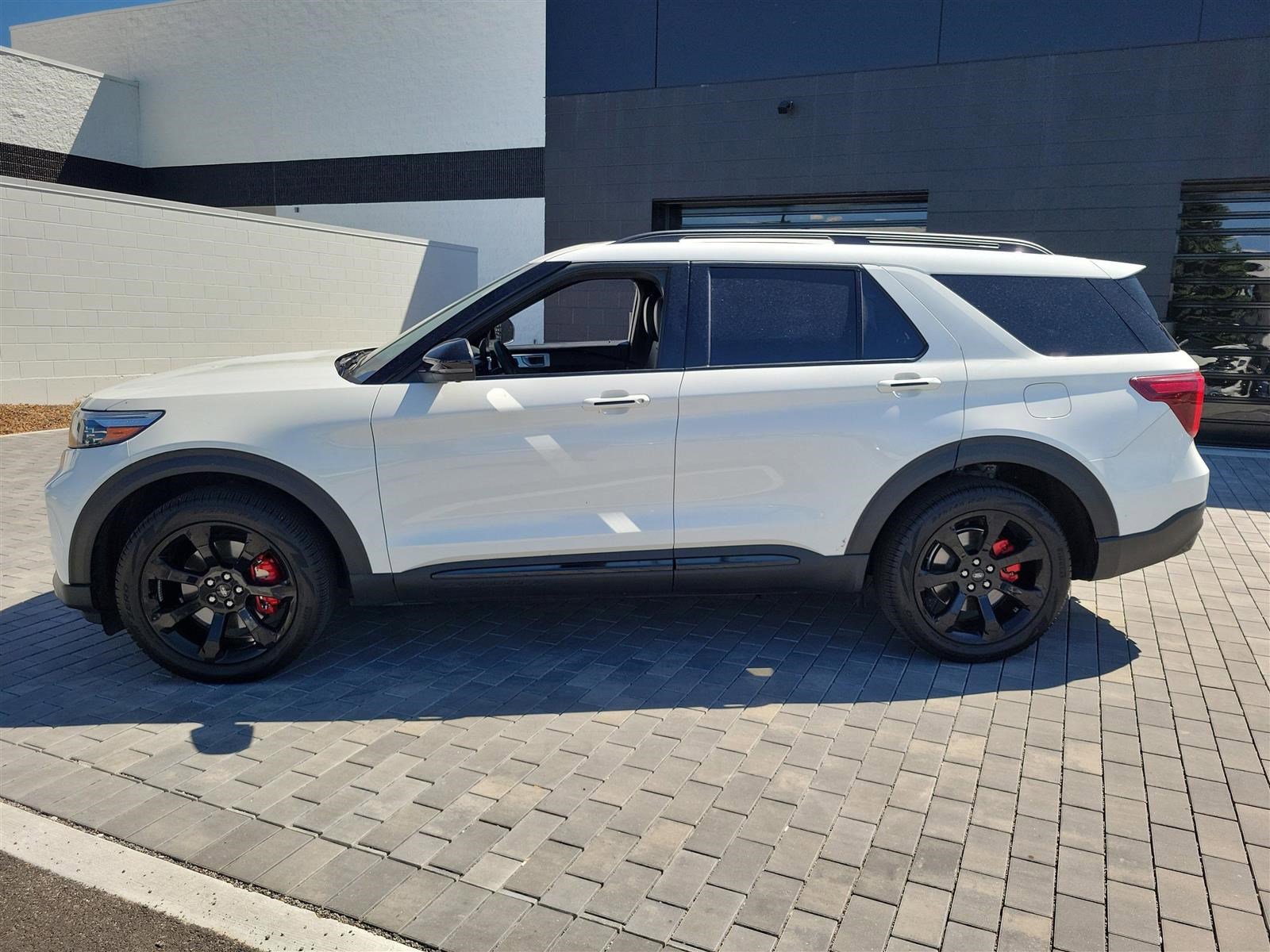 2023 Ford Explorer ST photo 2