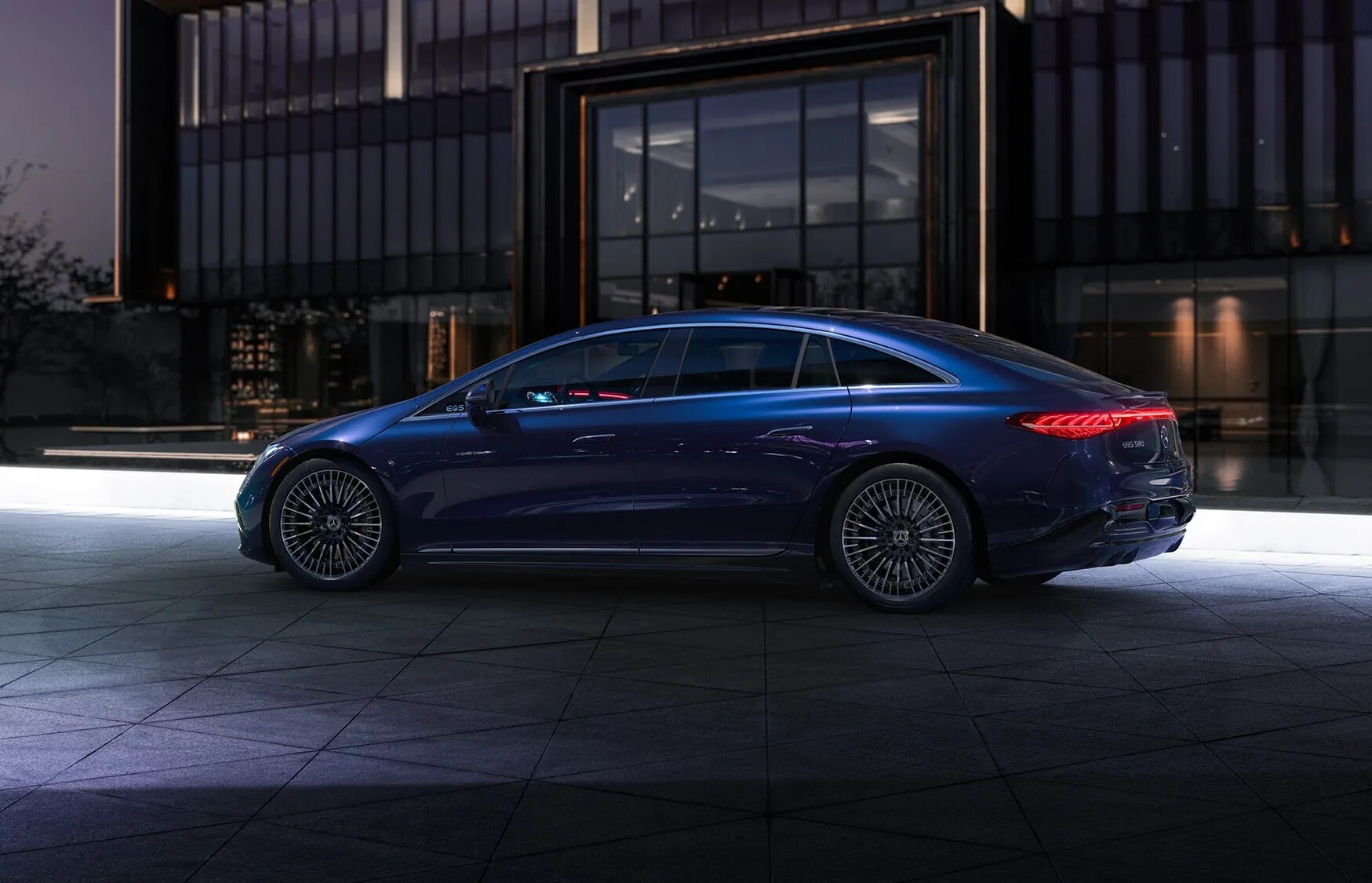 2024-mercedes-benz-eqs-sedan-parked.png