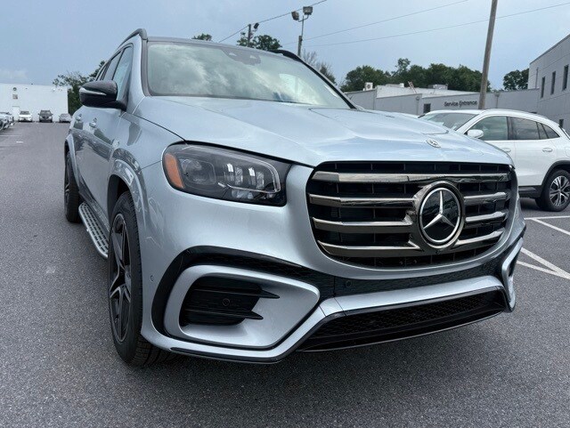 2025 Mercedes Benz GLS 450 4MATIC photo 2
